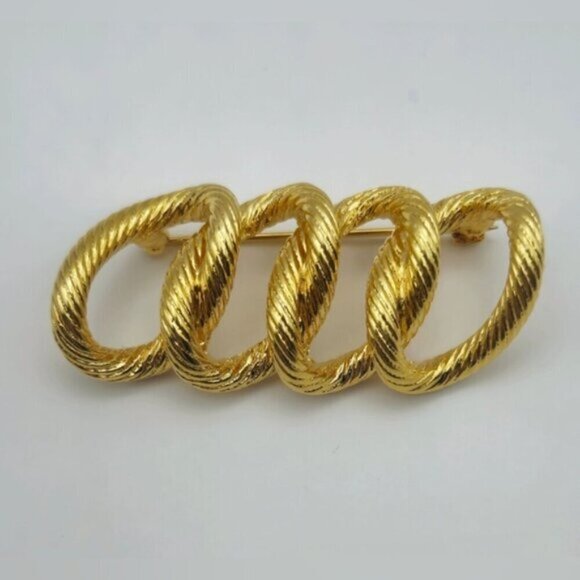 Vintage Signed MONET Gold tone Textured 4 WOVEN RINGS Shape Brooch - Picture 1 of 9